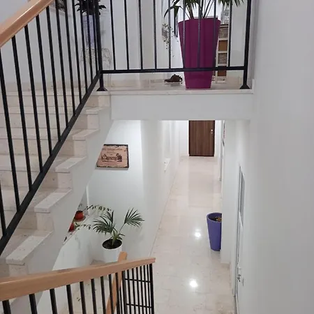 Colors 公寓 *